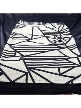 LuLaRoe‎ Women’s Cream Black Line Print Knee Length Skirt Size 3XL